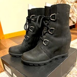Sorel Joan of Arctic Black wedge boots